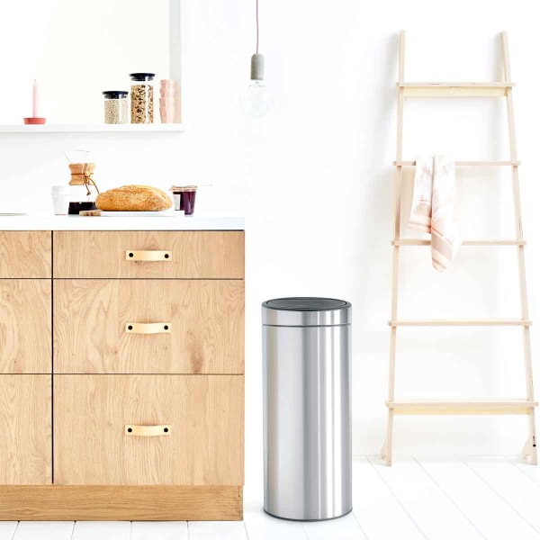 פח אשפה למטבח טאץ' למטבח 30 ליטר מט Brabantia - FPP