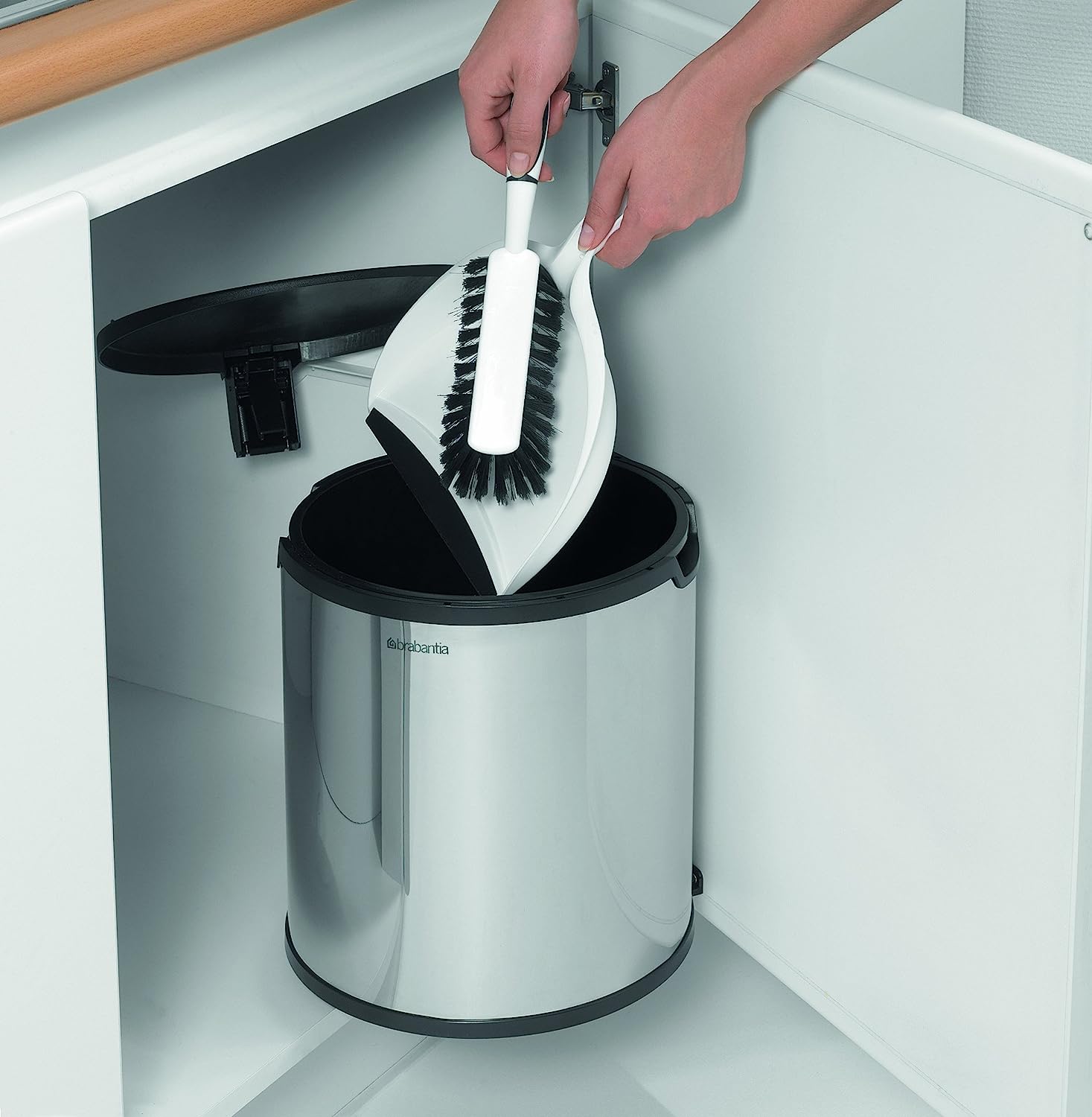 פח אשפה פנימי מבריק 15 ליטר לארון מטבח - Brabantia - ברבנטיה
