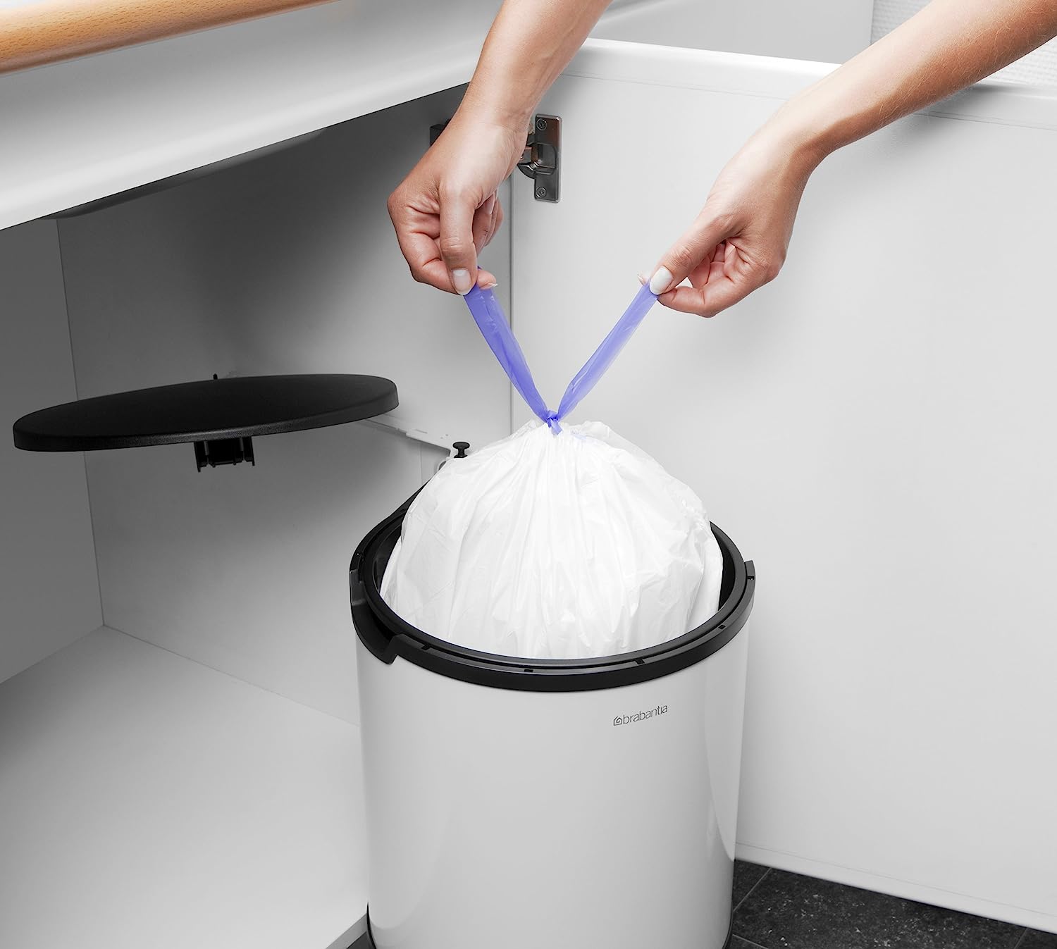 פח אשפה פנימי לארון מטבח לבן - Brabantia - ברבנטיה