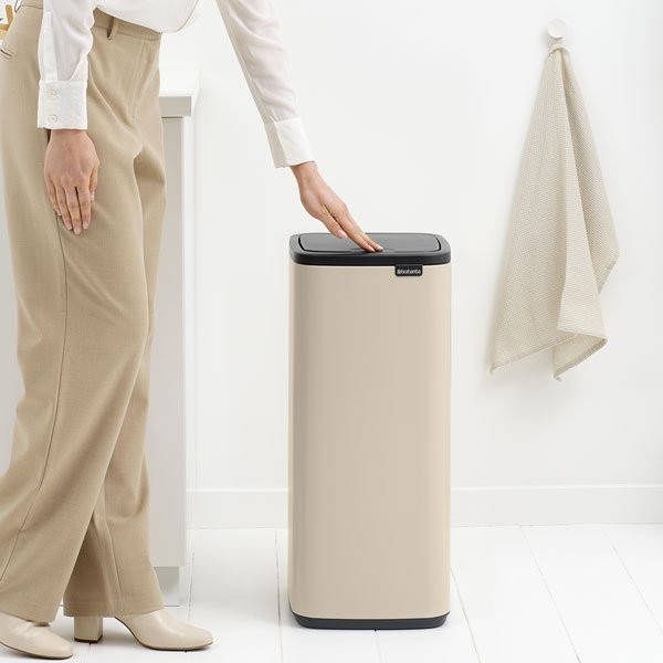 פח אשפה למטבח טאץ מרובע 30 ליטר - Brabantia