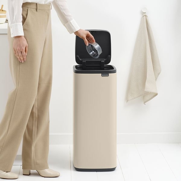 פח אשפה למטבח טאץ מרובע 30 ליטר - Brabantia