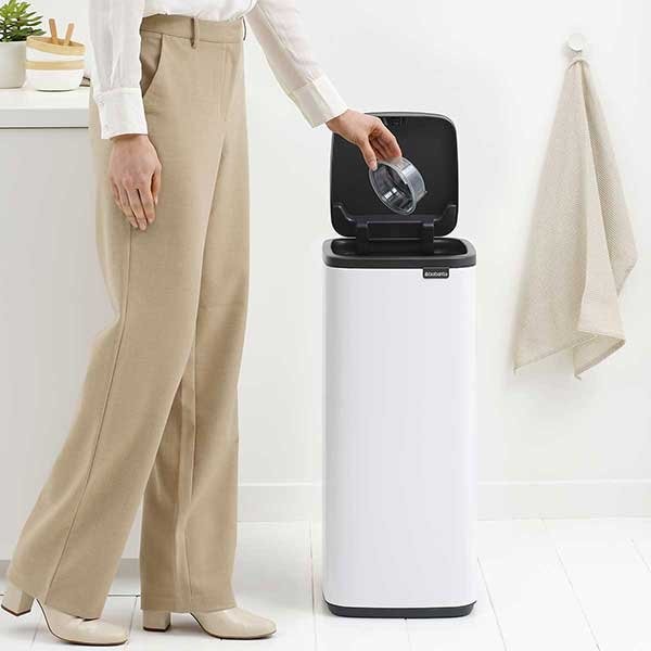 פח אשפה למטבח טאץ מרובע 30 ליטר - Brabantia