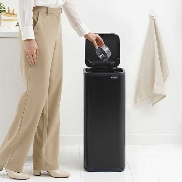 פח אשפה למטבח טאץ מרובע 30 ליטר - Brabantia