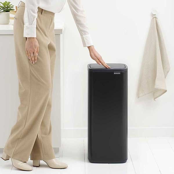 פח אשפה למטבח טאץ מרובע 30 ליטר - Brabantia