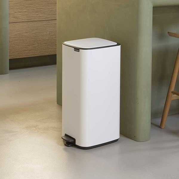 פח אשפה למטבח פדל מרובע 30 ליטר לבן - Brabantia