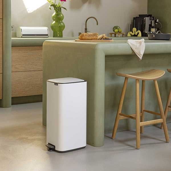 פח אשפה למטבח פדל מרובע 30 ליטר לבן - Brabantia