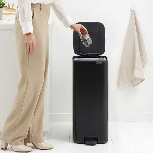 פח אשפה למטבח פדל מרובע 30 ליטר  - Brabantia