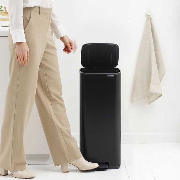 פח אשפה למטבח פדל מרובע 30 ליטר  - Brabantia