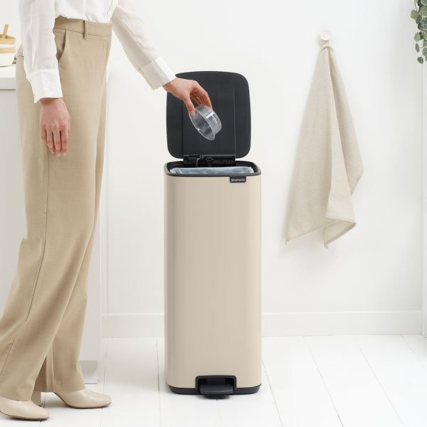 פח אשפה למטבח פדל מרובע 30 ליטר  - Brabantia